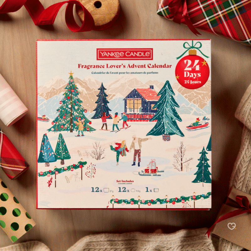 Yankee Candle Book Adventskalender 2025 in Buchform mit 24 Duftkerzen und Glas-Photophor für festliche Wohlfühlmomente.