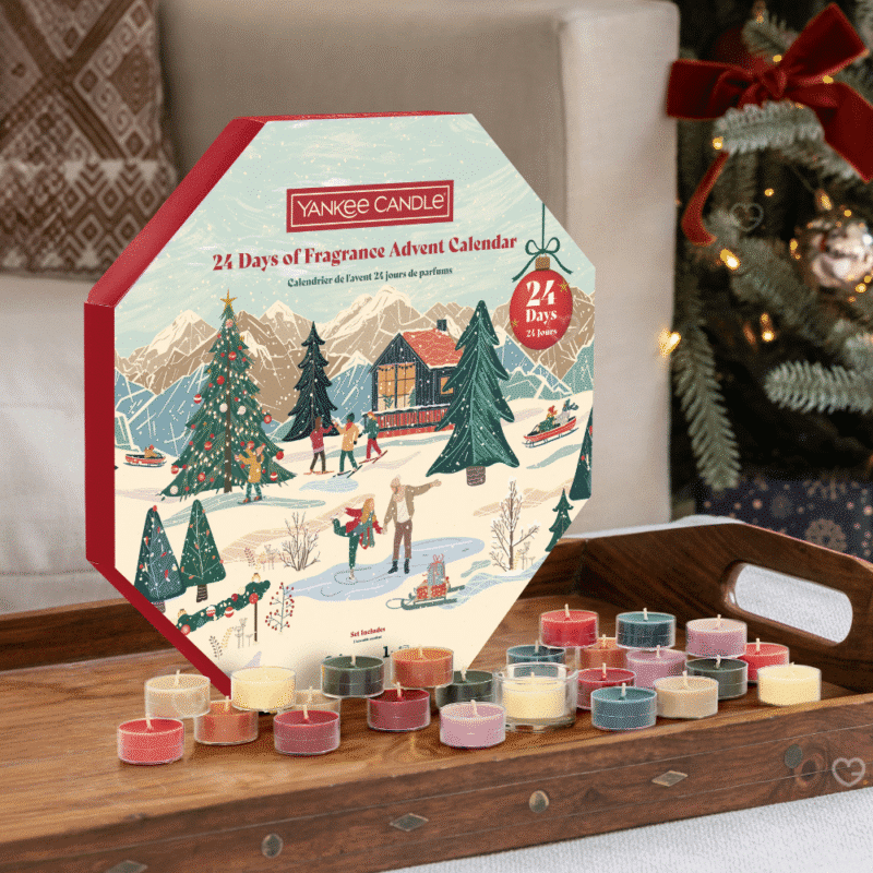 Yankee Candle Wreath Adventskalender 2025 mit 24 Duft-Teelichtern und Glashalter in festlicher Kranzbox für Duftliebhaber:innen.