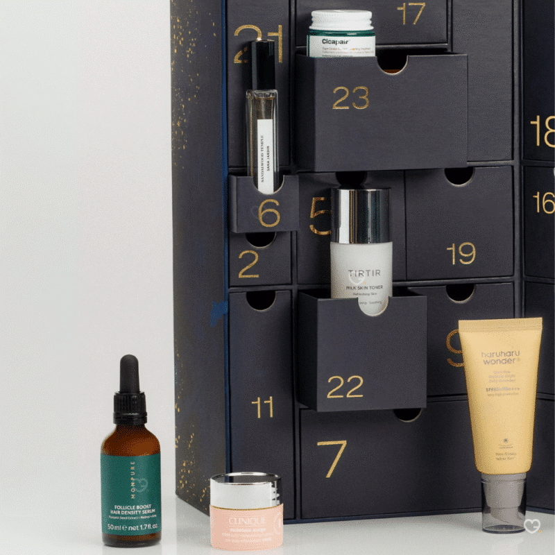 Zalando Beauty Adventskalender 2025 mit 24 Luxus‑Miniaturen von Marken wie Lancôme und Clinique in eleganter gold‑weißer Box.
