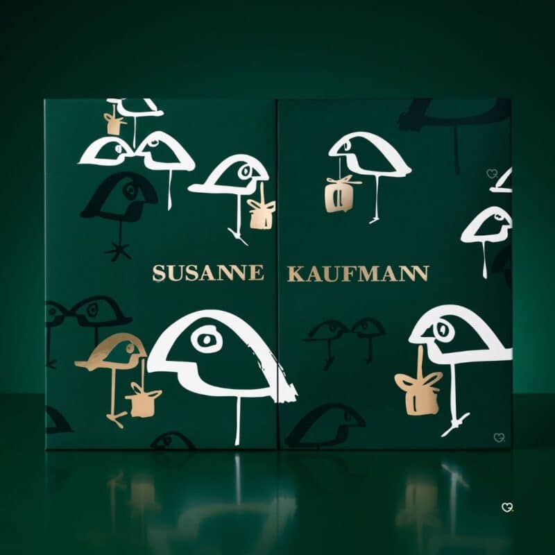 Susanne Kaufmann Adventskalender 2026, geschlossene Box stehend mit Spiegelung