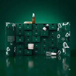 Susanne Kaufmann Adventskalender 2026 geöffnet, 25 nummerierte Schubladen mit sichtbaren Naturkosmetik-Produkten