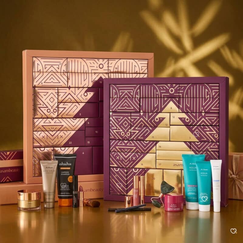 AsamBeauty Adventskalender 2026, beide Boxen geoeffnet mit Beauty-Produkten