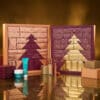 AsamBeauty Adventskalender 2026, beide Boxen geschlossen mit Reflexion