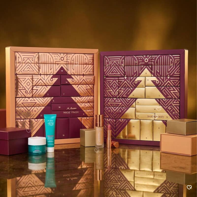 AsamBeauty Adventskalender 2026, beide Boxen geschlossen mit Reflexion