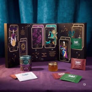 Kusmi Tea Adventskalender 2026 geöffnet mit 20 Bio-Tees und zwei Signature-Dosen
