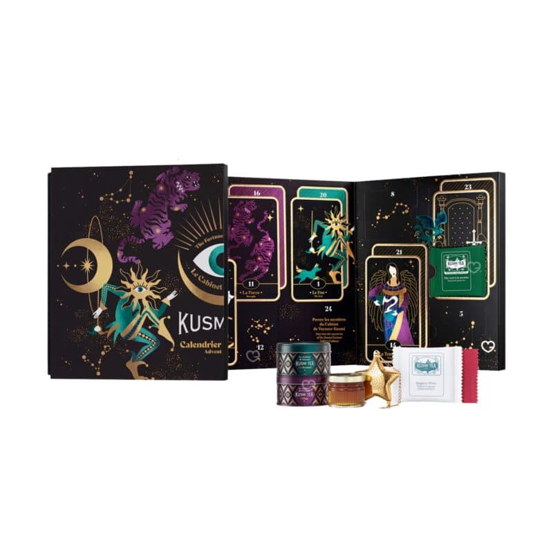 Kusmi Tea Adventskalender 2026 geöffnet mit dem Inhalt auf weißem Hintergrund