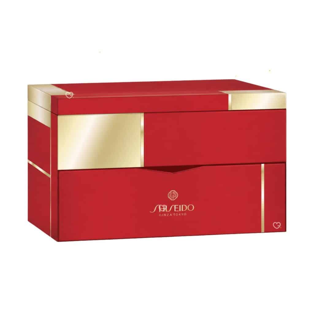 Shiseido Adventskalender 2026 GINZA WONDER, geschlossene rot-goldene Box mit zwei Schubladen vor weissem Hintergrund