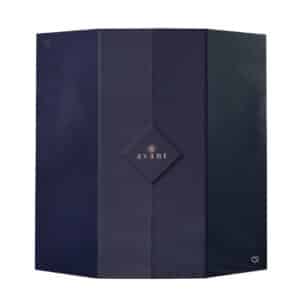 Avant Skincare Odyssey Adventskalender 2026 geschlossen, marineblaue Box mit goldenem Logo