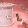 Plouise Beauty-Adventskalender 2026, Smartphone-Aufnahme beim Auspacken