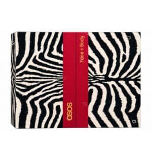 ASOS Adventskalender 2026, Zebraprint-Karton mit rotem Face + Body-Banner und goldenem Logo