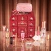 Charlotte Tilbury Adventskalender 2026 mit allen Produkten und rosa Pillow-Talk-Trousse
