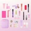 alle 24 Produkte des essence Adventskalenders 2026 im Flatlay