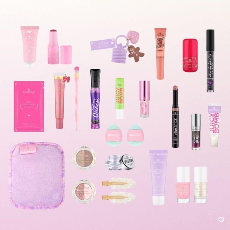 alle 24 Produkte des essence Adventskalenders 2026 im Flatlay