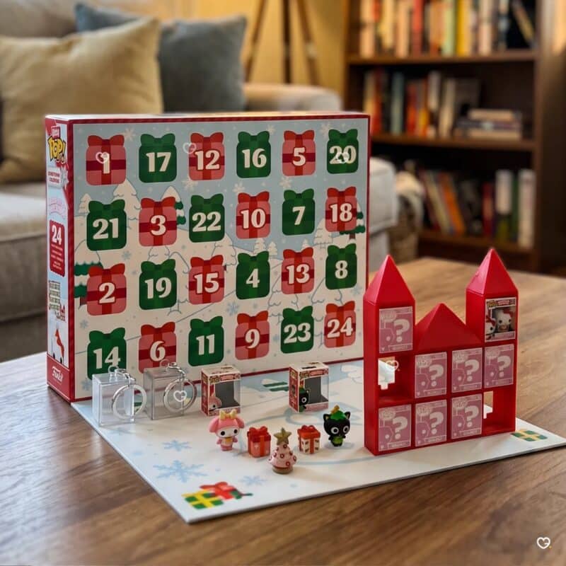 Funko Hello Kitty Adventskalender 2026 mit aufgebautem rotem Schloss, Figuren und Schlüsselanhängern