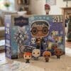 Funko Pocket POP Harry Potter Adventskalender 2026 mit Ron Weasley, Albus Dumbledore, Harry Potter und Hermine Granger vor der Verpackung