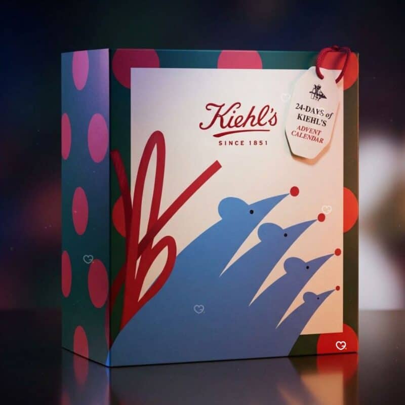 Kiehl's Adventskalender 2026 geoeffnet mit den 24 nummerierten Tuerchen