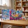 LEGO Friends Adventskalender 42698 und City 60510 im Wohnzimmer, Spielzeug-Adventskalender 2026 im Vergleich