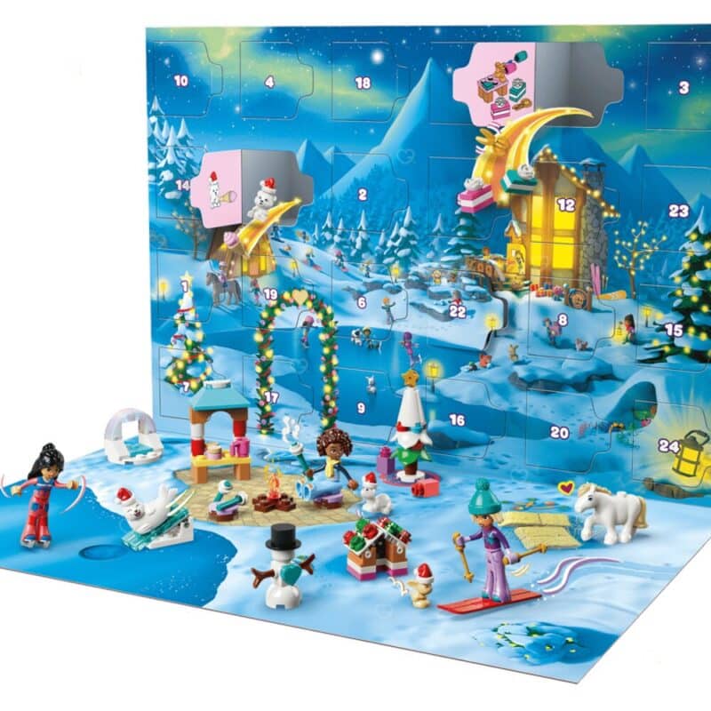 LEGO Friends Adventskalender 42698 geöffnet als winterliche Outdoor-Szene mit Nova, Liann, Aliya und Seehund