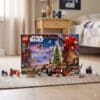 Lego Star Wars Adventskalender 2026 im Kinderzimmer, Box mit ausgepackten Figuren