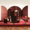 Molton Brown Adventskalender 2026 geöffnet in weihnachtlicher Szene mit Kerze
