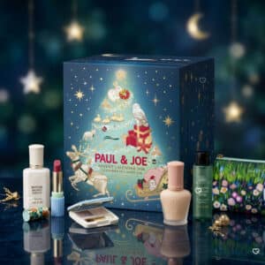 Paul and Joe Adventskalender 2026, Box mit Make-up und Pflegeprodukten davor arrangiert