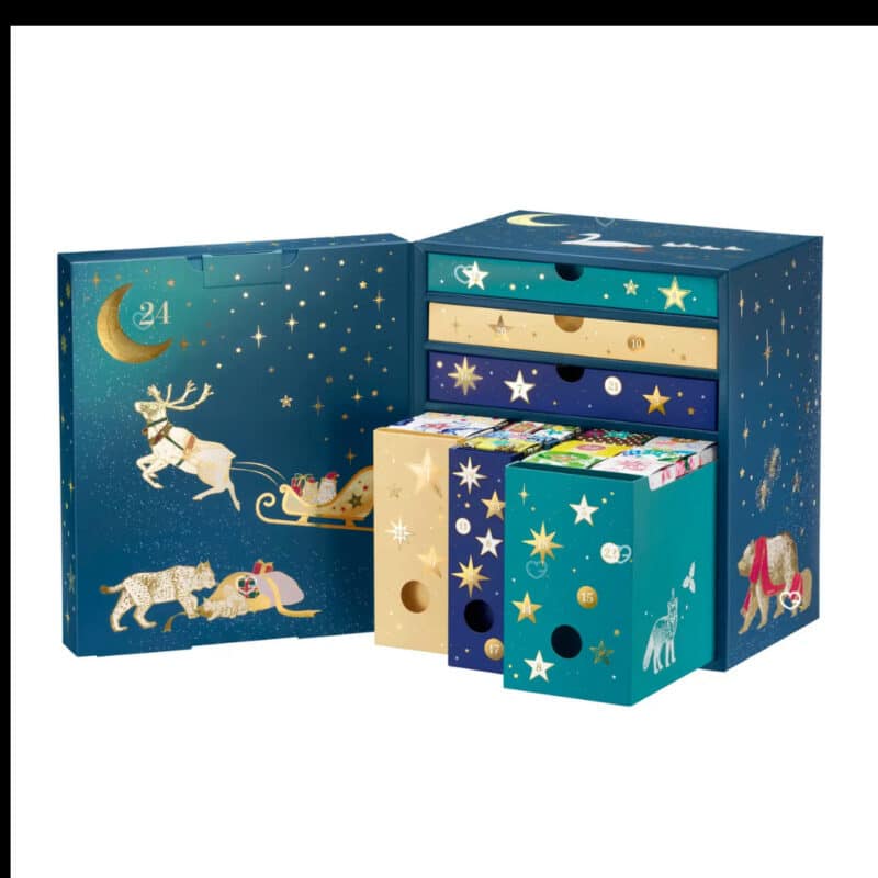 Paul and Joe Adventskalender 2026, Schubladenbox von der Seite mit Schlitten und Tiermotiven