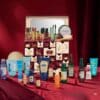 Yves Rocher Premium Adventskalender 2026, geöffneter Schatzkästen aus anderem Blickwinkel, Kosmetik Adventskalender Frauen