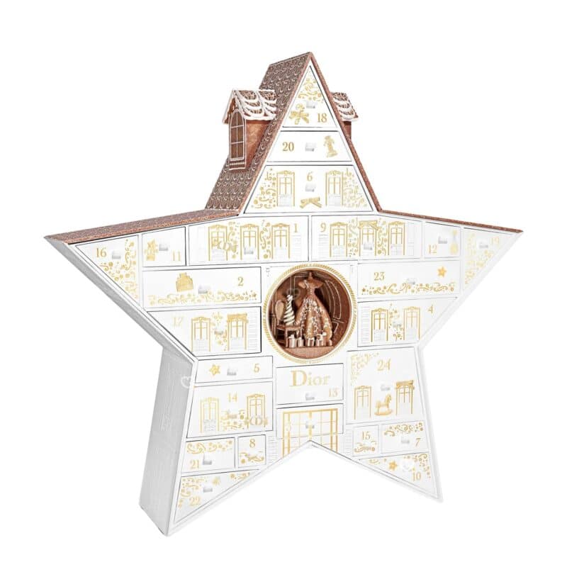 Dior Adventskalender 2026, geöffneter Stern in leichter Perspektive vor weißem Hintergrund