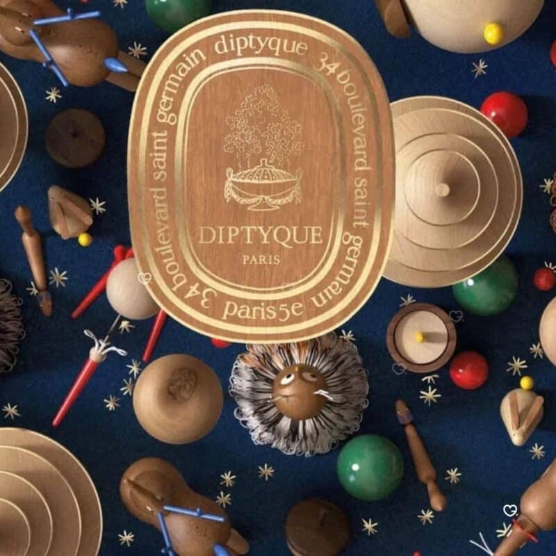 Diptyque Adventskalender 2026, geoeffneter Werkzeugkasten mit 25 Tuerchen von oben