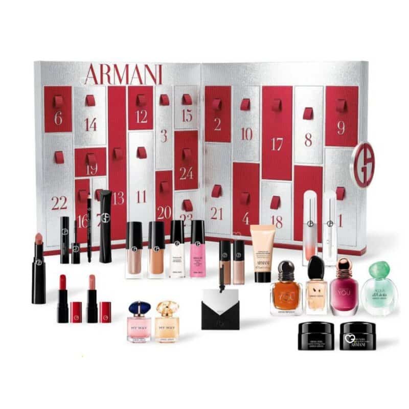 Inhalt des Giorgio Armani Adventskalenders 2026, alle Beauty-Produkte auf weißem Hintergrund