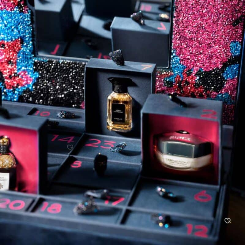 Nahaufnahme des Guerlain Adventskalender 2026: Néroli Outrenoir und Abeille Royale Honey Treatment