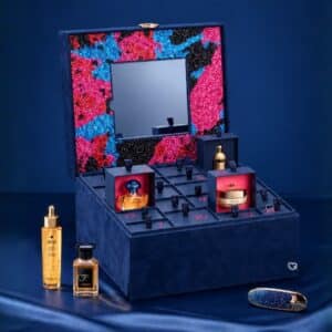 Guerlain Adventskalender 2026 geöffnet: Spiegel, Mosaik-Deckel von Germanier und nummerierte Schubladen mit Shalimar und Abeille Royale