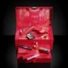 Kiko Adventskalender 2026 geöffnet mit zwei Fächern und Make-up-Produkten auf schwarzem Hintergrund