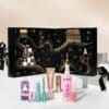 L'Oréal Paris Adventskalender 2026 mit ausgewählten Beauty-Produkten und Geschenkbändern