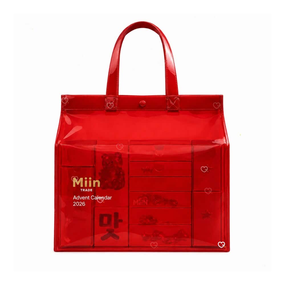 MiiN Cosmetics Adventskalender 2026, roter Vinyl-Shopper auf weißem Hintergrund