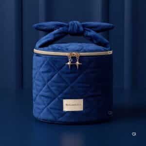 My Little Box Adventskalender 2026, Vanity aus blauem Samt mit Schleife