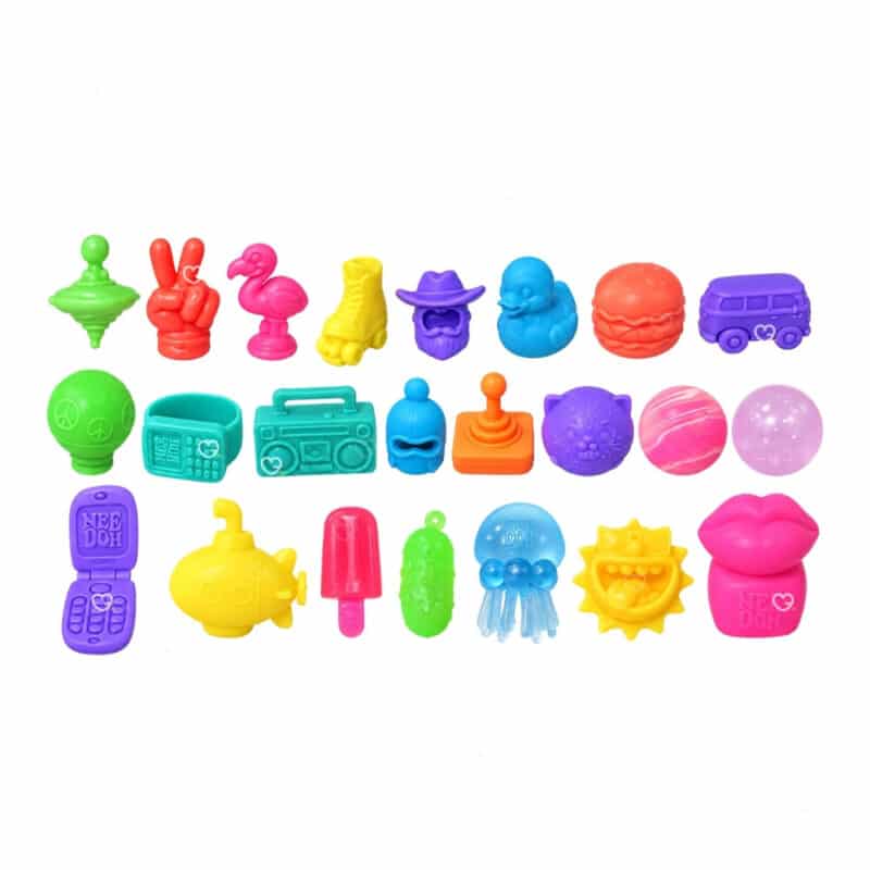 Die 24 Mini NeeDoh Squishies des Adventskalenders 2026 aufgereiht, eine Überraschung pro Türchen
