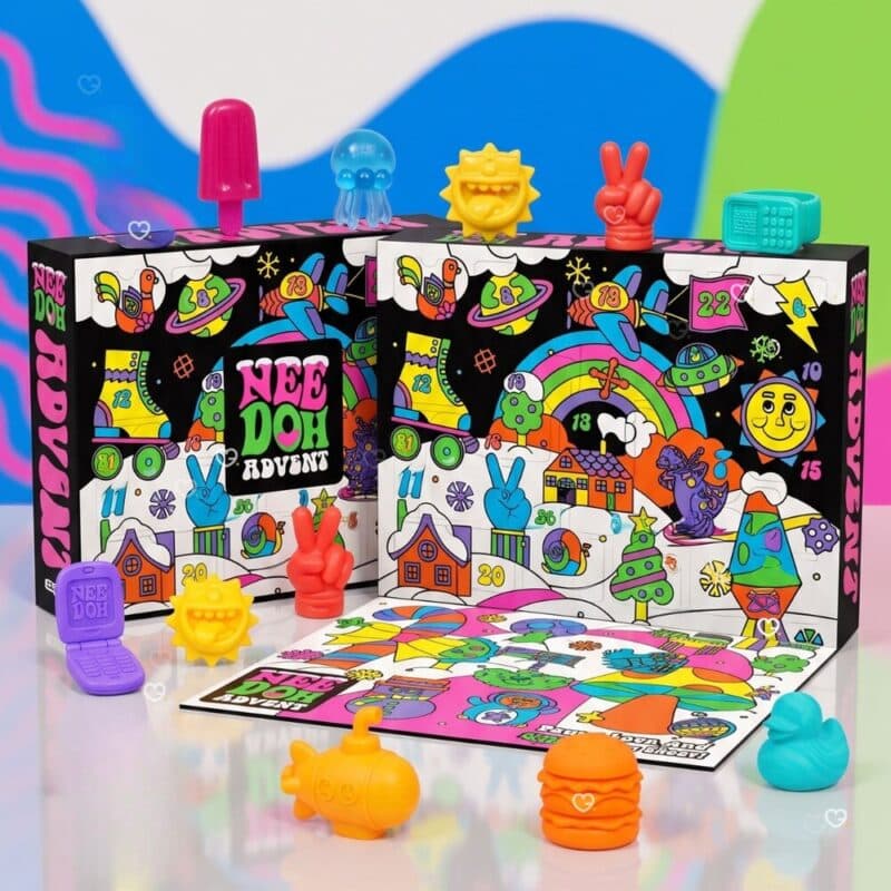 NeeDoh Adventskalender 2026 mit zwei Schachteln, Spielplan und mehreren Mini-Anti-Stress-Squishies