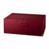 Niche-Beauty Adventskalender 2026, geschlossene burgunderrote Keepsake-Box mit Lippen-Verschluss