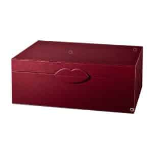 Niche-Beauty Adventskalender 2026, geschlossene burgunderrote Keepsake-Box mit Lippen-Verschluss