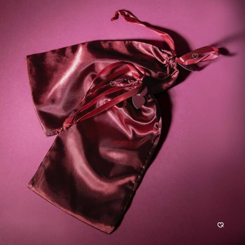 Satinbeutel des Niche-Beauty Adventskalender 2026 fuer jedes Produkt
