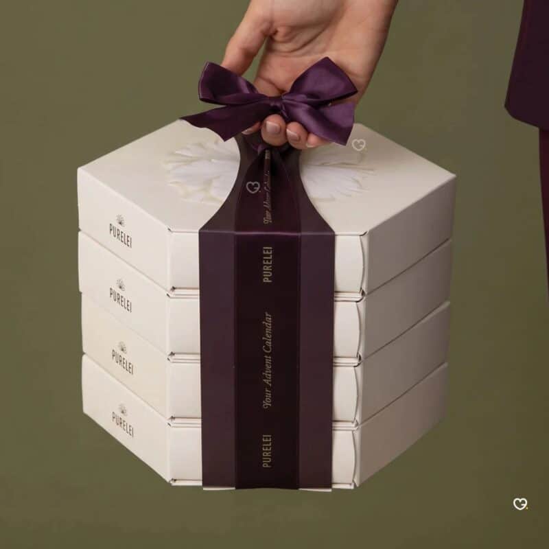 Purelei Adventskalender 2026 Box in der Hand gehalten