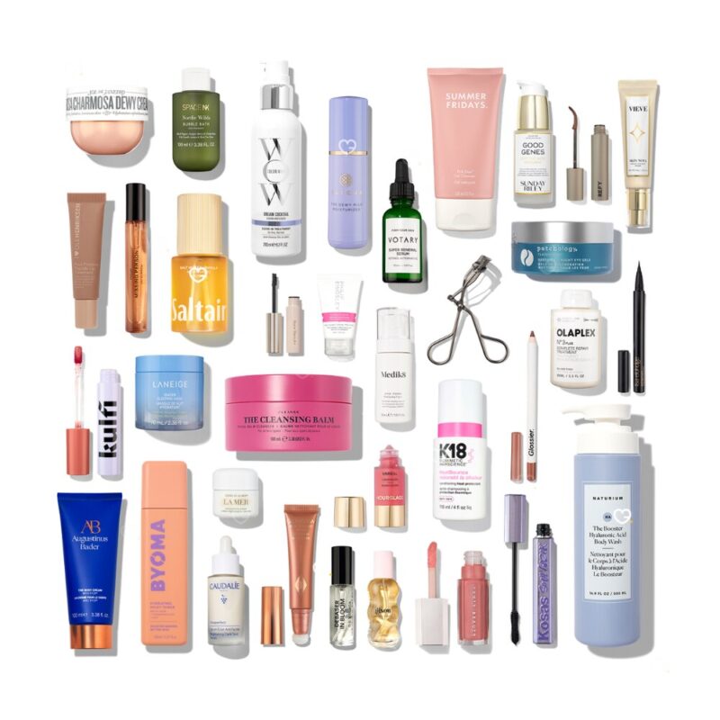 Inhalt des Space NK Adventskalender 2026: alle Beauty-Produkte auf weißem Hintergrund