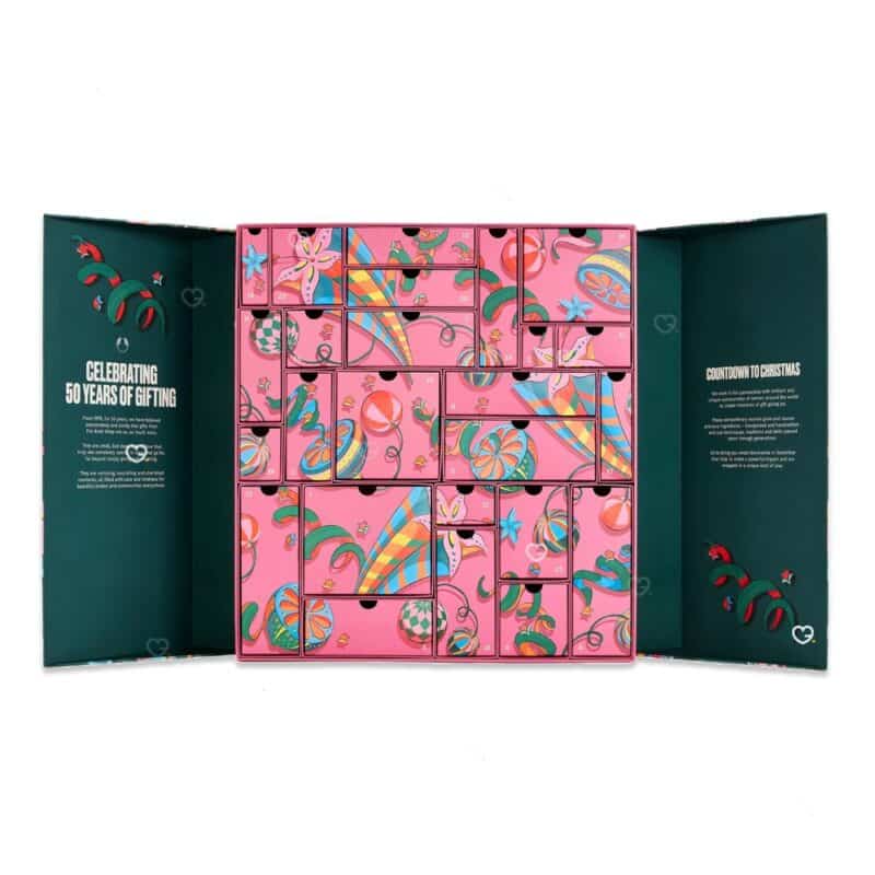 Geöffneter The Body Shop Ultimate Adventskalender 2026 mit 25 Türchen
