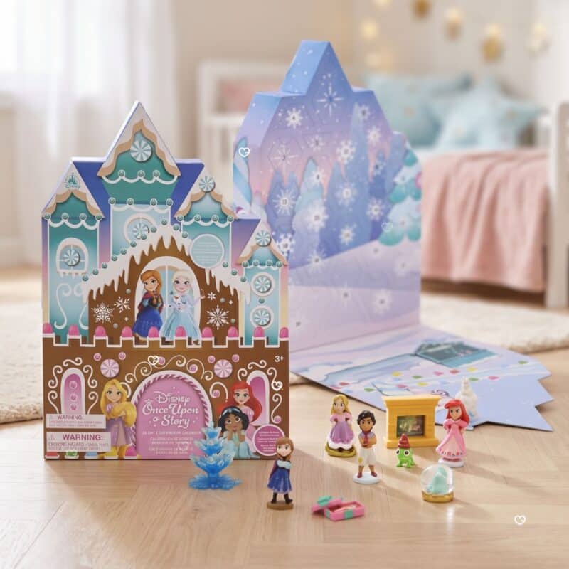 Disney Prinzessinnen Adventskalender 2026 aufgeklapptes Schloss als Spielkulisse mit Mikrofiguren