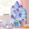 Disney Once Upon a Story Adventskalender 2026 aufgeklappt mit 24 nummerierten Türchen und Spielszene
