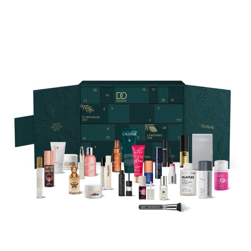 Douglas Luxury Adventskalender 2026 geöffnete Box mit allen Prestige-Produkten im Überblick