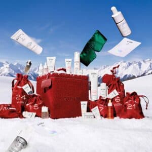 Dr. Barbara Sturm Adventskalender 2026, Koffer mit allen 24 Produkten und nummerierten Samtbeuteln