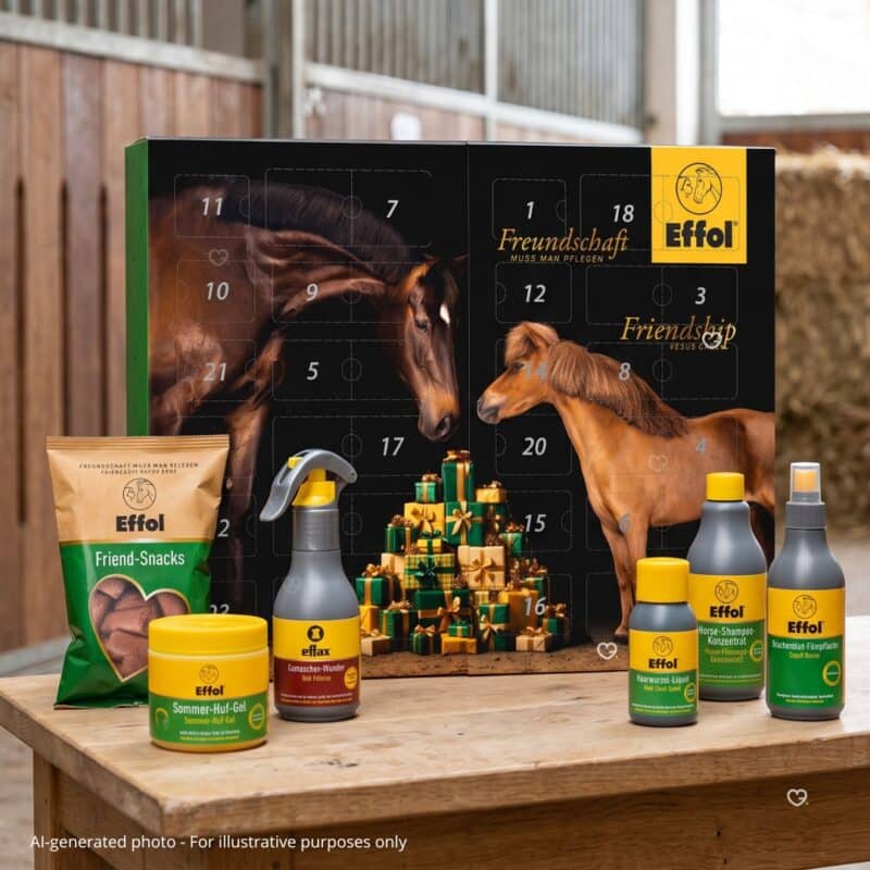 Effol Adventskalender 2026 geöffnet mit Pferd- und Pony-Motiv und ausgestellten Pflegeprodukten im Stall