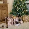 Loberon Adventskalender 2026 geschlossen unter dem Weihnachtsbaum